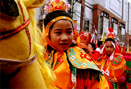 NEW YORK CITY’s CHINATOWN the largest Chinatown in the United States—and the site of the largest concentration of Chinese in the western hemisphere—is located on the lower east side of Manhattan. Its two square miles are loosely bounded by Kenmore and Delancey streets on the north, East and Worth streets on the south, Allen street on the east, and Broadway on the west. With a population estimated between 70,000 and 150,000, Chinatown is the favored destination point for Chinese immigrants